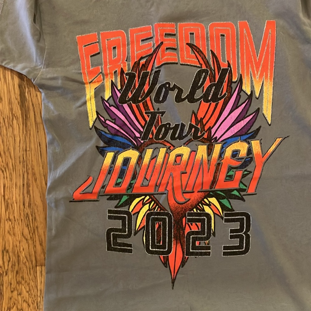 Journey freedom world tour 2023 grey short sleeve t-shirt size XS juniors